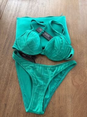 New Triangl Sara Luky set